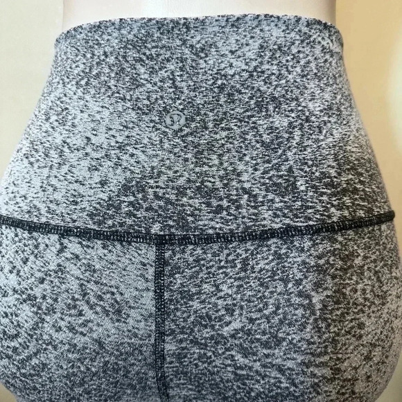 LULULEMON LEGGINGS SIZE 6 - Picture 5 of 9